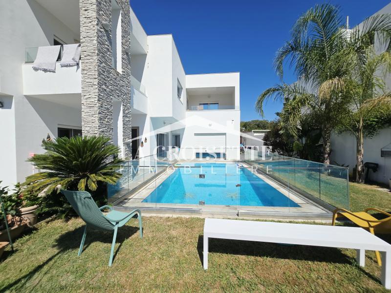 Villa S+5 avec piscine et jardin à Gammarth